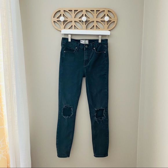Free People Distressed Skinny Denim Jeans Black Sz 26 - Picture 1 of 9
